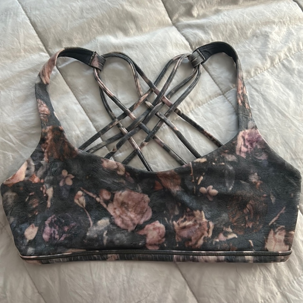Lululemon Free To Be Wild Bra Size 6